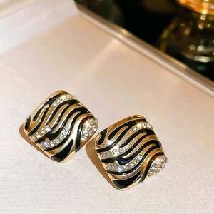 New Elegant Gold and Black Wave Earrings